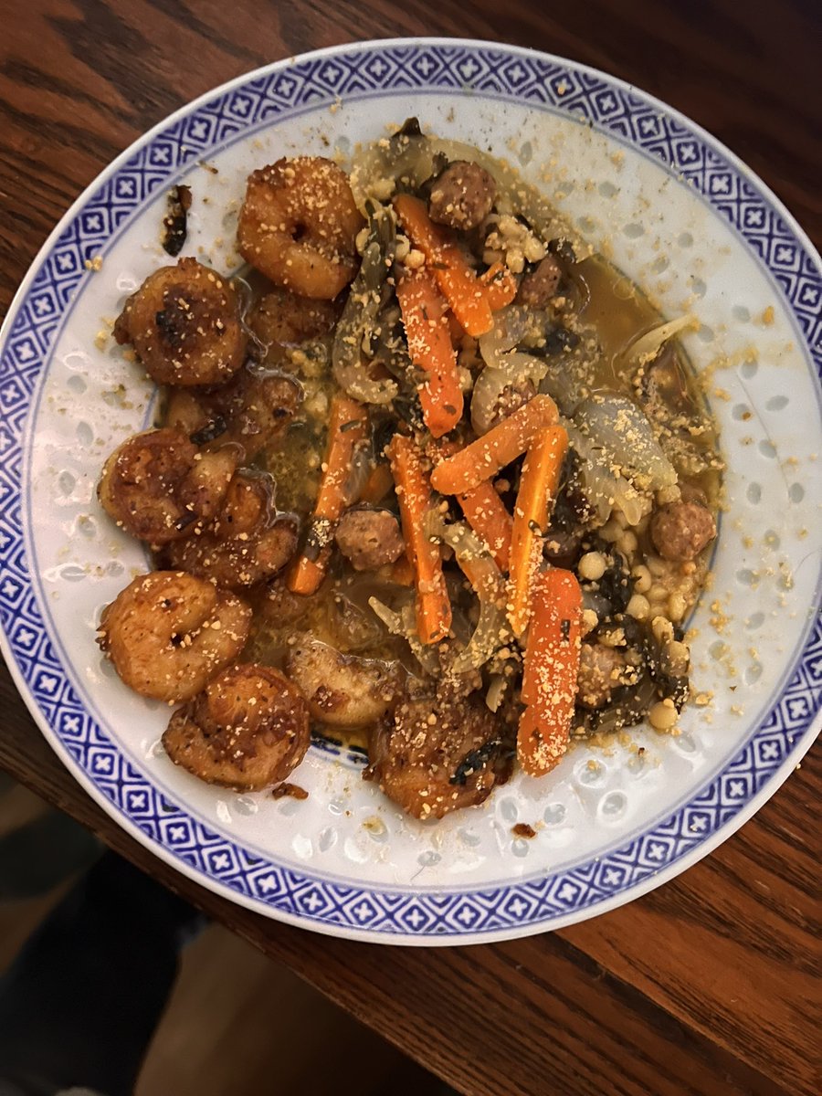 tangot296's tweet image. Lunch ~ fresh pacific coast shrimp ~ with an Italian wedding soup of my own variation~ with Vidalia Onions, Bison mini meatballs…fresh carrot, spinach, couscous, butter and herbs… ♥️

@Flattielover @SuP3rK  ♥️♥️♥️

#Lunch #Food #Plating #Delicious #HomeChef