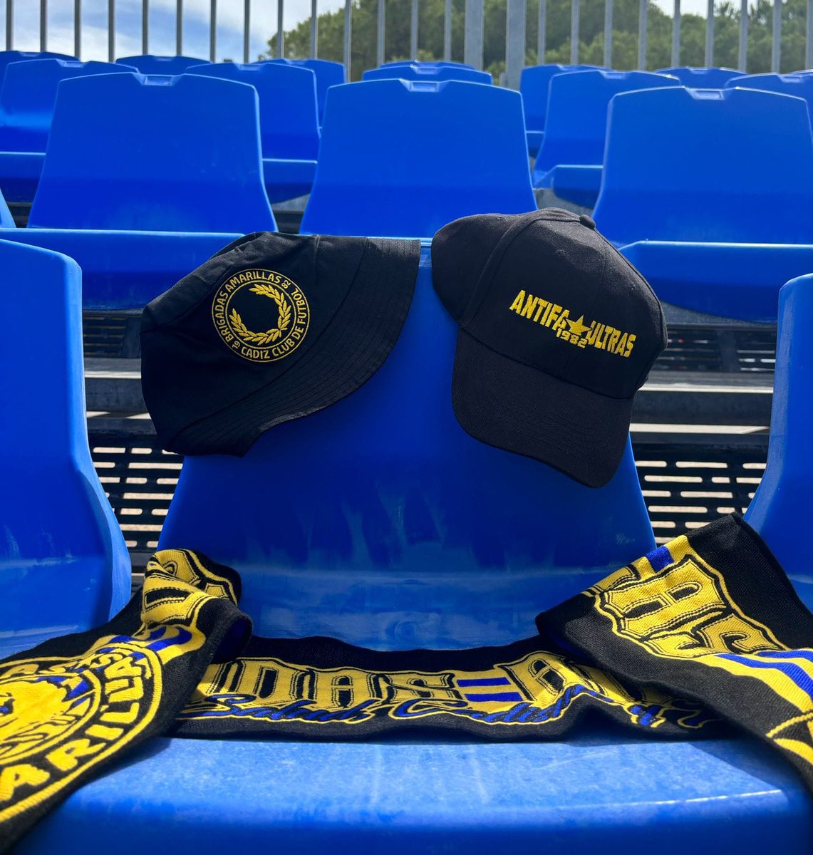 ¡Últimas unidades!
- Gorro bordado.
- Gorra bordada. 
Socios 10€ - No Socios  12€