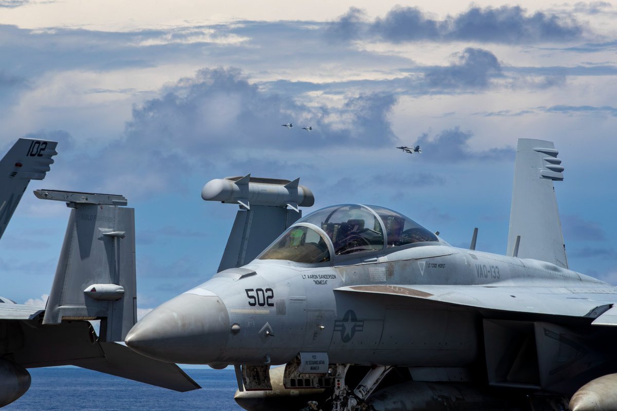 CVN_72's tweet photo. #DYK U.S. Navy aircraft carriers and carrier air wings are symbiotic commands that rely on each other every day.

#USSAbrahamLincoln and Carrier Air Wing (CAG) 9 #TeamShogun make a potent team!

Let's take a moment to get to know CAG 9.  🇺🇸⚓️

#CSG3 #LincolnNation #StayFiredUp https://t.co/M4rM9210cr