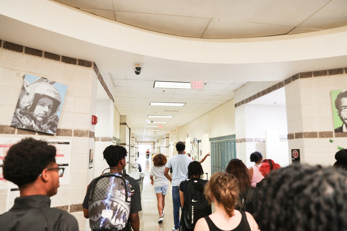 dcpublicschools's tweet image. DCPS Summer Bridge was a blast! To support a successful promotion into a new school experience, 6th &amp;amp; 9th graders enjoyed:

🏫Tours of their new campuses
🧮Overviews of offered courses
👋Meeting classmates &amp;amp; educators
⏱️Team-building activities

We&apos;re first-day ready! #BackToDCPS