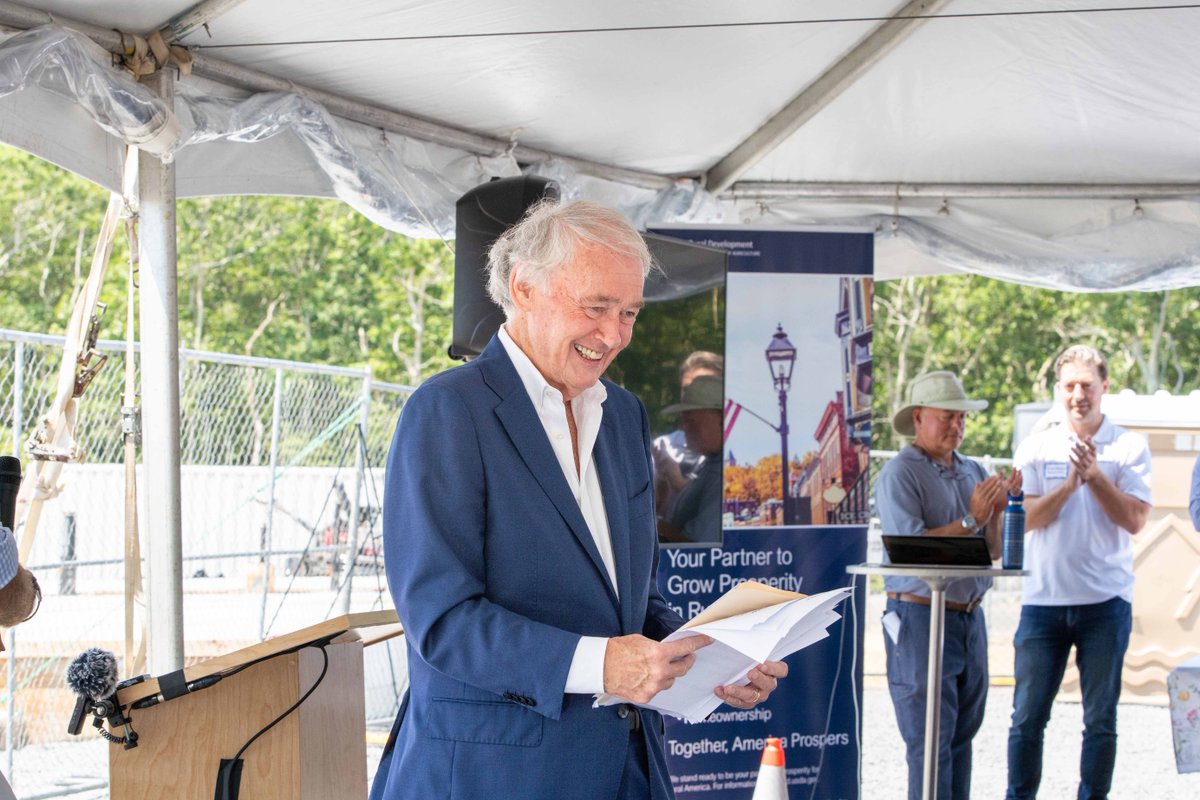 DellbrookGC's tweet photo. Congratulations to Navigator Homes of Martha's Vineyard for officially breaking ground on its new development in #Edgartown, providing high-quality living & care to 70 seniors on the island! Our team is proud to be apart of this project!
More: https://t.co/9eq0b0pxzQ https://t.co/ElZbPZs1Il