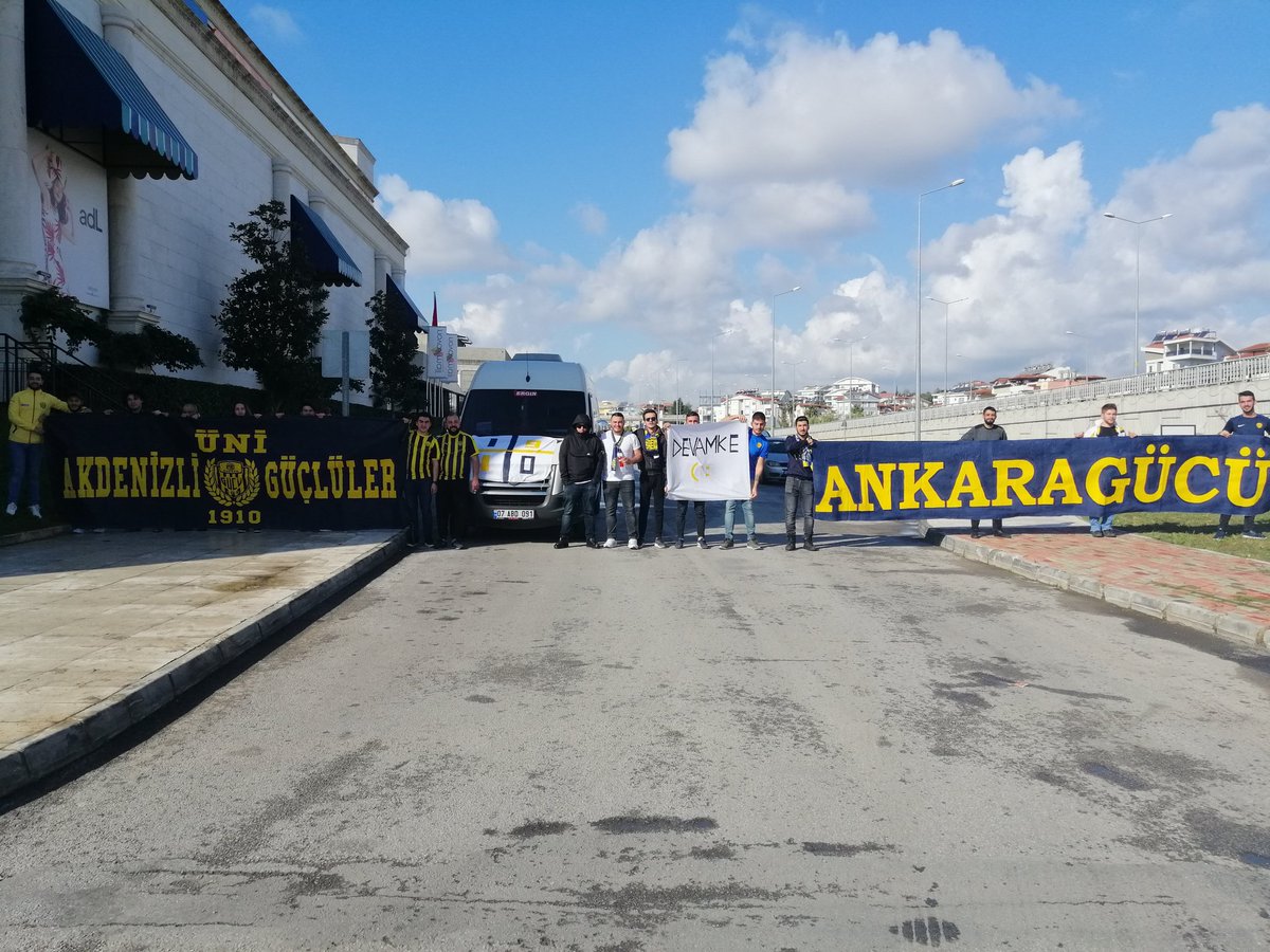 AgAkdeniz's tweet photo. Üniversite tercih sonuçları aç��klandı. Tercihini Akdeniz Üniversitesinden yana kullanmış olan Ankaragüçlü kardeşlerimiz, şimdiden aramıza hoşgeldiniz. Unutmayın gurbette yalnız değilsiniz 🇺🇦 #yks2024 https://t.co/1cOJ70hIoA