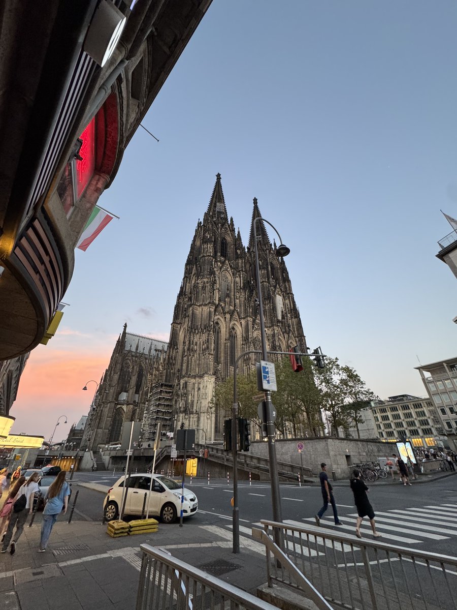 Altissco's tweet photo. La cathédrale de Cologne 😍😍😍 https://t.co/HLjCYv37wk