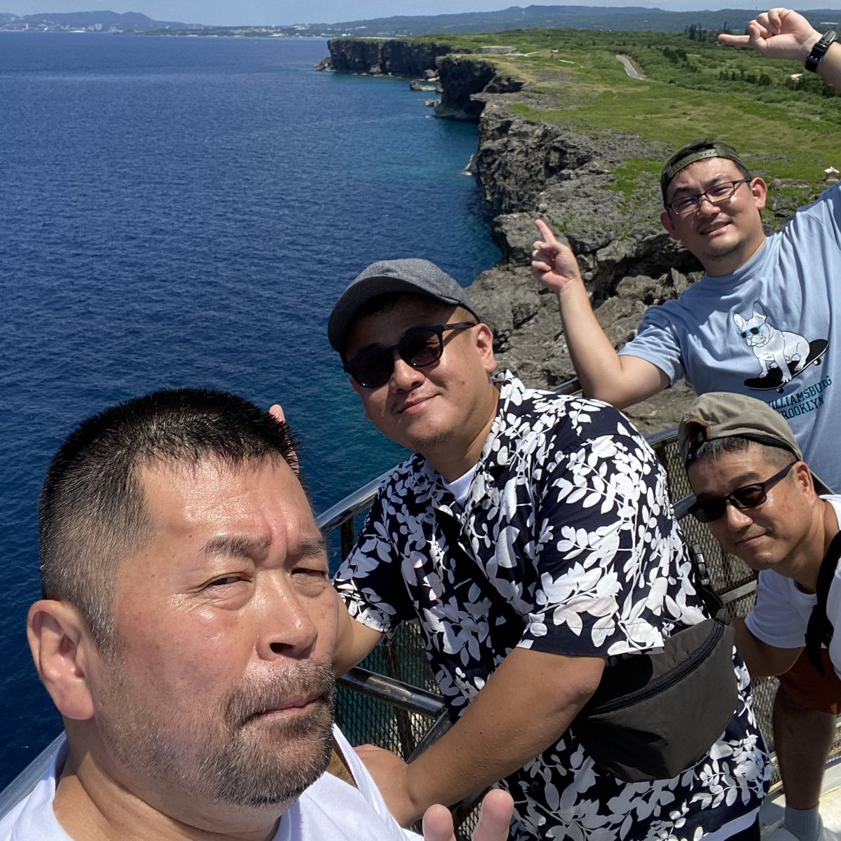 昨日は、朝連絡が取れた友人達に残波岬と読谷に連れて行ってもらいました。久しぶりに色々話せて楽しかったね。