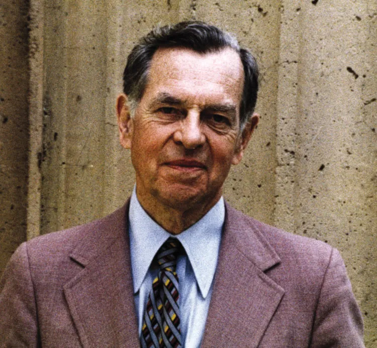 lucasmehero's tweet photo. Vejamos por que essa declaração é tão simplória e problemática.

Em 1949, o mitólogo Joseph Campbell lançou o livro "O Herói de Mil Faces", onde  ele explora como mitos de diversas culturas compartilham uma estrutura comum, revelando padrões universais na narrativa humana. https://t.co/5ly8GnOr7n