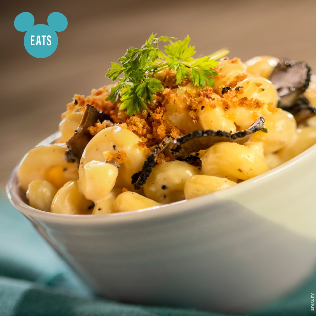 Our Foodie Guide for the EPCOT International Food &amp; Wine Festival is here: di.sn/6012l6HLC #DisneyEats 🍽️