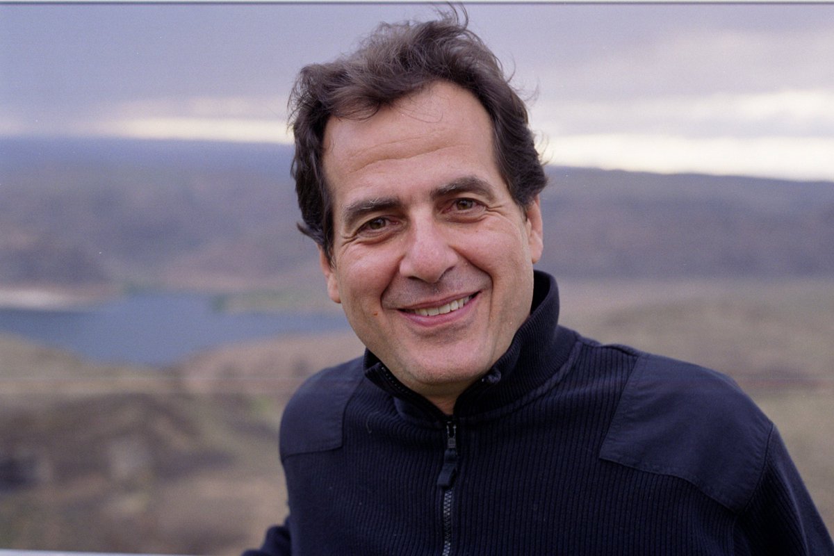 ✨ Free Jazz Tonight ✨ 

Join Jamey Haddad outside at 5 PM on the Agnes R. Katz Plaza for a remarkable performance! 

Part of the @BNYMellon presents JazzLive series presented in partnership with <a href="/MCGJazz/">MCG Jazz</a>