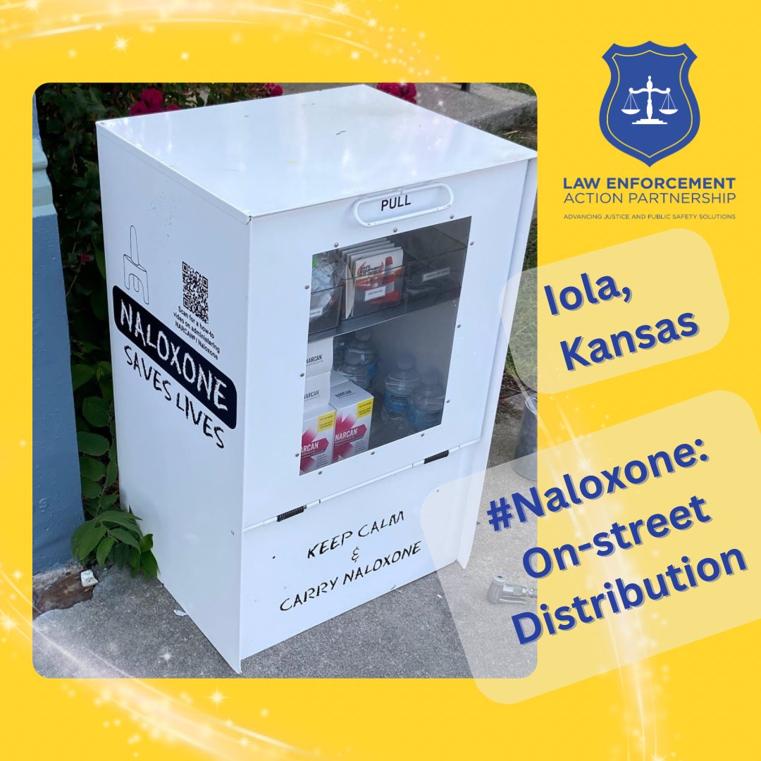 Just look - this is truly amazing. 

In Iola, Kansas, a distribution booth of #Naloxone, with harm reduction and administration guidance. This is amazing to see. Let’s make sure we all have access and try and prevent overdose and save lives. 

Well done Kansas!