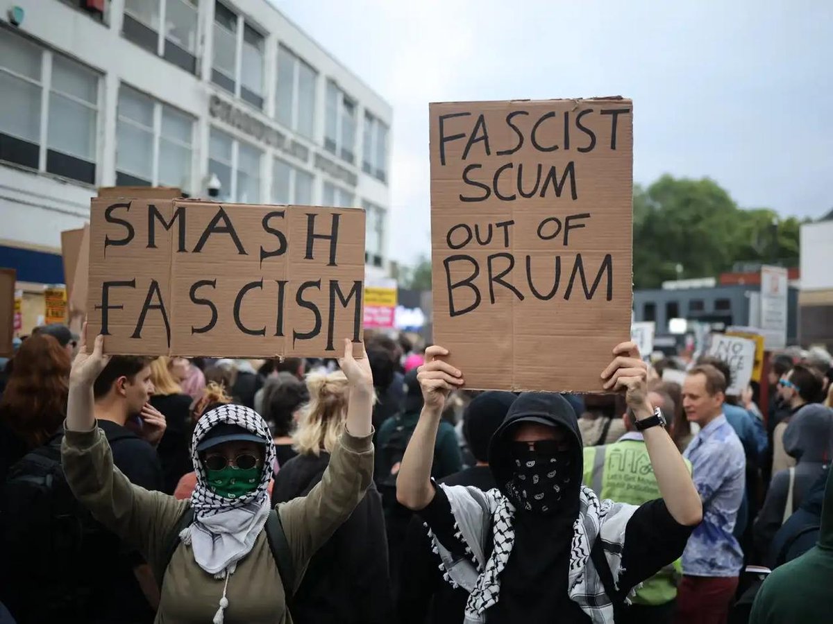 1/3
"Today, thousands of anti-fascists assembled around the UK to face down racist rallies. Most of the rallies never materialized."