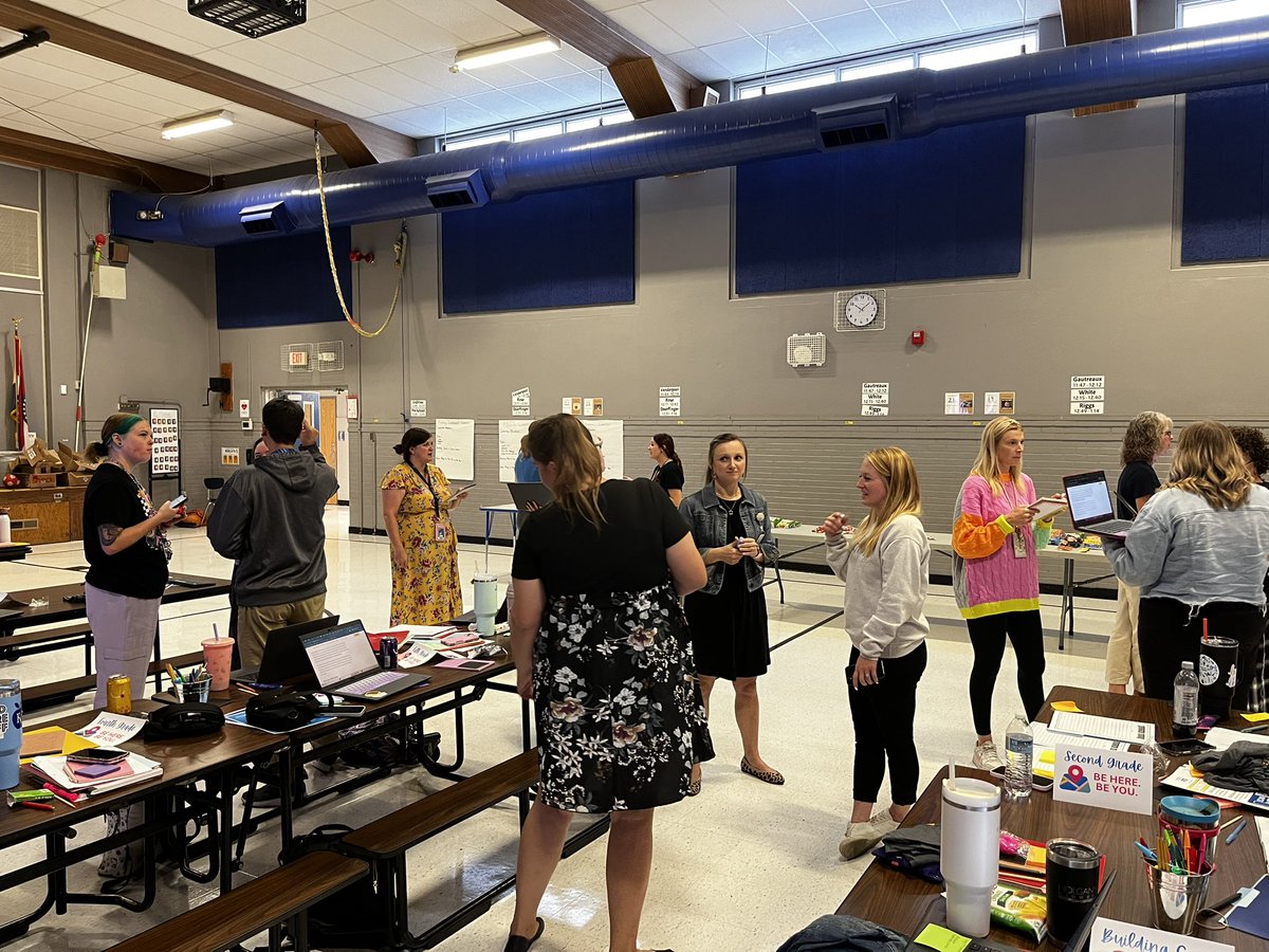 MontelEvans's tweet photo. The teacher in me can’t help but be instructional. Here is another discussion strategy (Four A’s) we are using to unpack James Clear’s work with Atomic Habits as we begin Year 1 of Leader In Me! #ISDPD #BentonBobcats #ISDStrong  #GoalsAndSystems https://t.co/WHnKIGoZxD