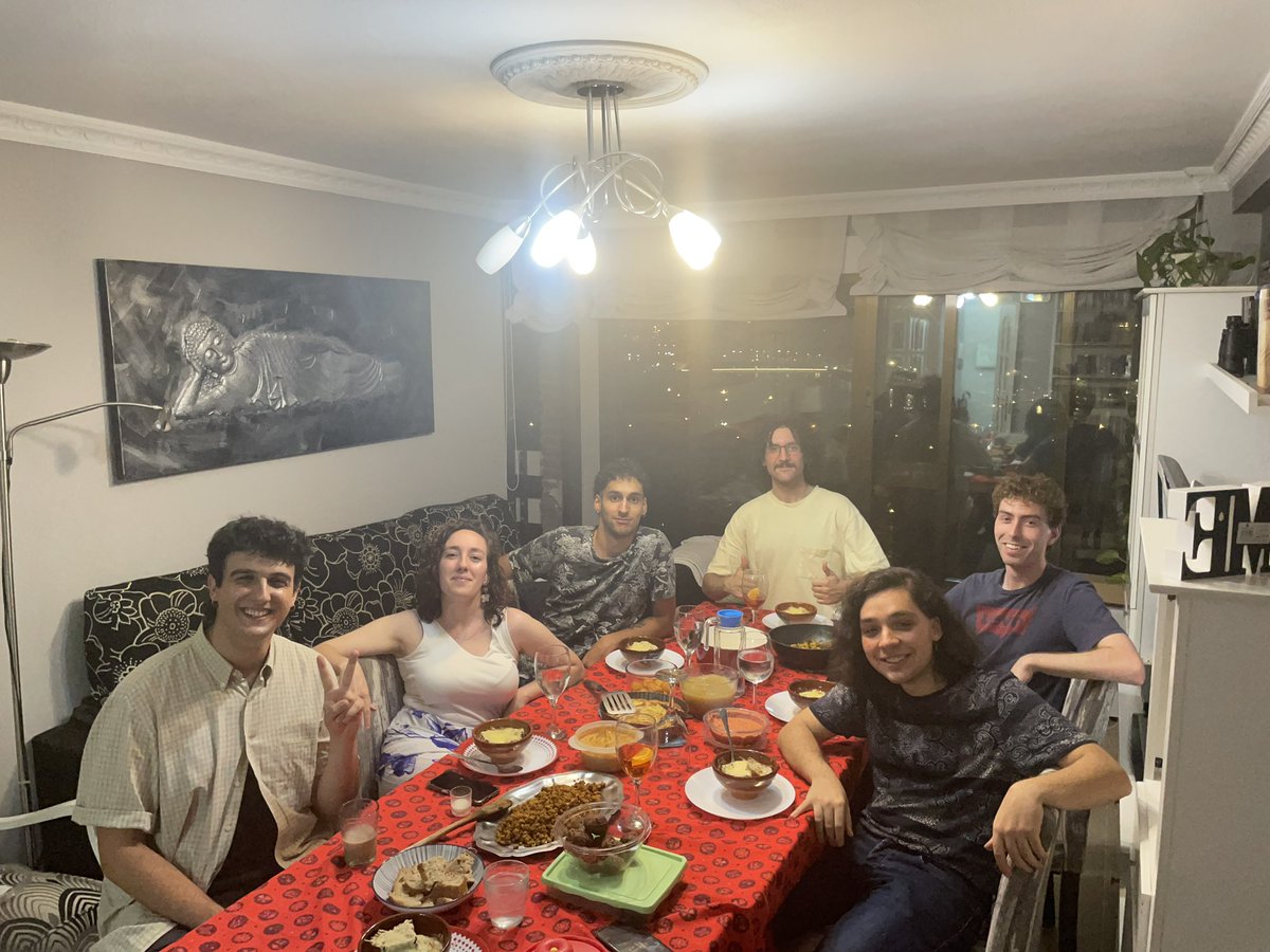 fobia_le_cisco's tweet photo. cuarta cena fotos comida https://t.co/KNYwgVgKFS