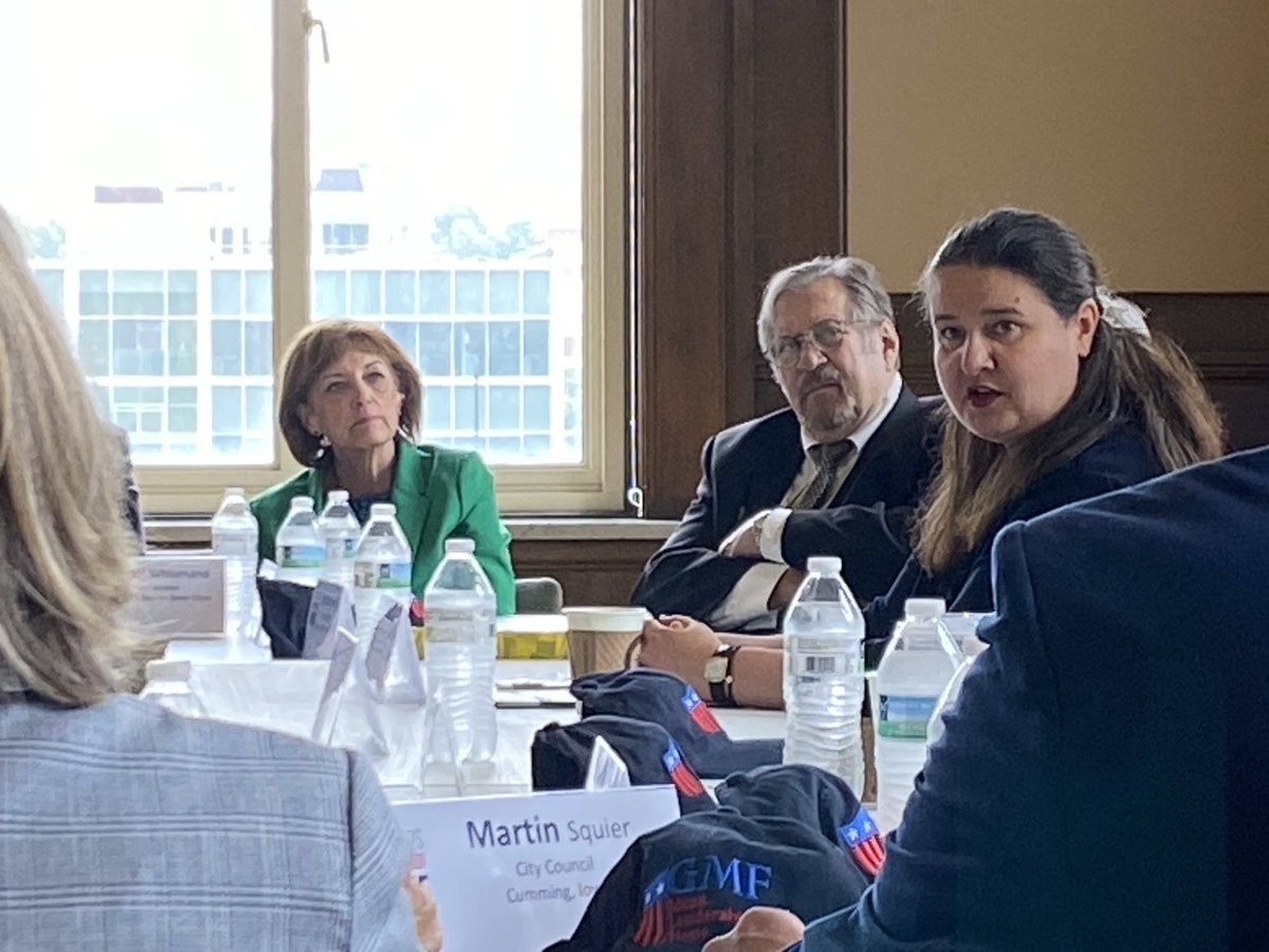 Opening from ⁦<a href="/gmfus/">German Marshall Fund</a>⁩ Pres Heather Conley &amp; Ukrainian Ambassador ⁦⁦<a href="/OMarkarova/">Oksana Markarova</a>⁩ in conversation with local elected/appointed officials in ⁦<a href="/DesMoinesGov/">City of Des Moines</a>⁩ city hall on 6th #Whistlestops4UKR; “This isn’t just important for UKR, it is essential for democracy!”