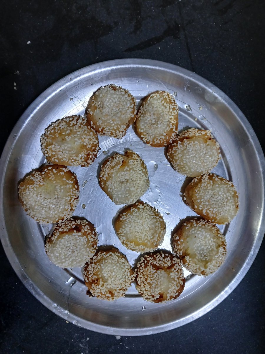 IIII00O00O0IlI's tweet photo. I made #Rainy #season #Rice #Mithaee #sweet #India #Anarsa ..😇 https://t.co/msU8dMoJXu