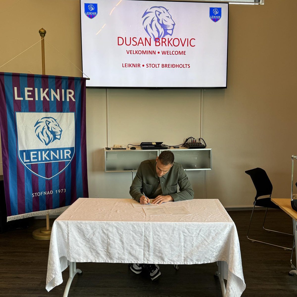 VELKOMINN DUSAN🪄
Dusan Brkovic hefur gengið til liðs við Leikni frá FH.
Bjóðum hann hjartanlega velkominn í hlýjan faðm Leiknisfjölskyldunnar.