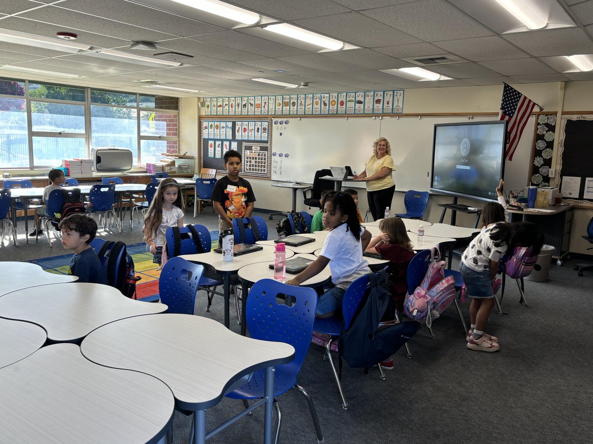 PomonaUnified's tweet photo. Excited to see Golden Spring scholars back! We are ready for a year full of exciting challenges and incredible achievements! #StudentSuccessisOurSuccess https://t.co/FzWR84OSHU https://t.co/Wx1F6OuMXC