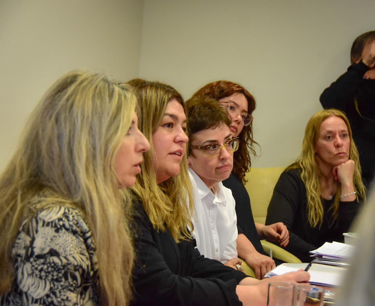 Lamentablemente, el oficialísimo hoy dio dictamen favorable al proyecto que crea un nuevo aporte para SEROS, que será descontado compulsivamente de los salarios de los estatales. En este dificil momento para los trabajadores, el gobierno les vuelve a meter la mano en el bolsillo.