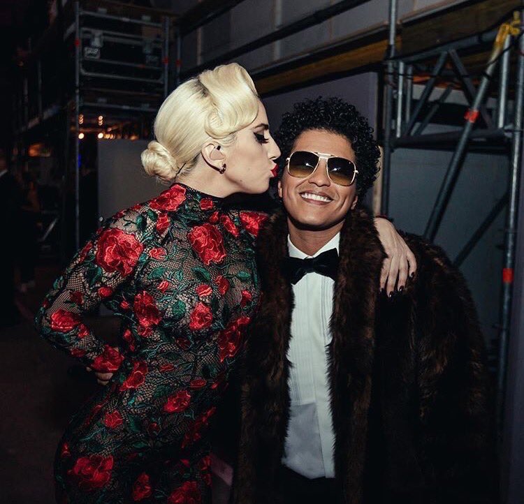 PopCrave's tweet photo. Bruno Mars shares Lady Gagaโs latest video at piano. https://t.co/vOm8kxR5zs