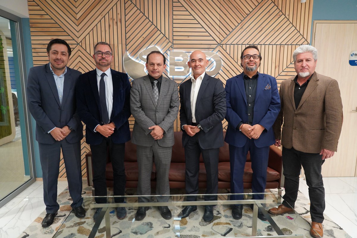 DefPublicaEC's tweet photo. #ReuniónDeTrabajo🤝

El Defensor Público General, Ricardo Morales Vela (@rwmvcnj), visitó al representante de @el_BID en Ecuador, Juan Carlos De La Hoz, para coordinar acciones en busca del fortalecimiento de la #DefensoríaPública, en cumplimiento de los objetivos de Justicia Abierta, como el acceso a la justicia ⚖️, la transparencia 📝, la automatización de procesos 💻y las defensorías internacionales 🌍. 

#JusticiaAbierta