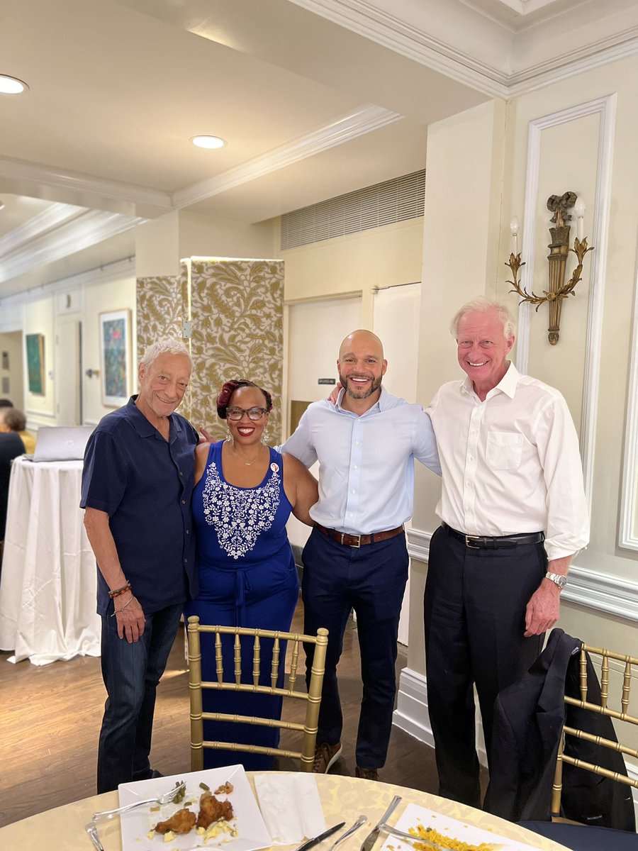 RobertWhite_DC's tweet photo. I’ve been fortunate to call DC home my entire life. The people in this city are not like family, they are family. We have SO much on the line this election season and I am committed to fighting for my family to protect the future of our city. #LetsWinThisTogether https://t.co/m0So8Toup9