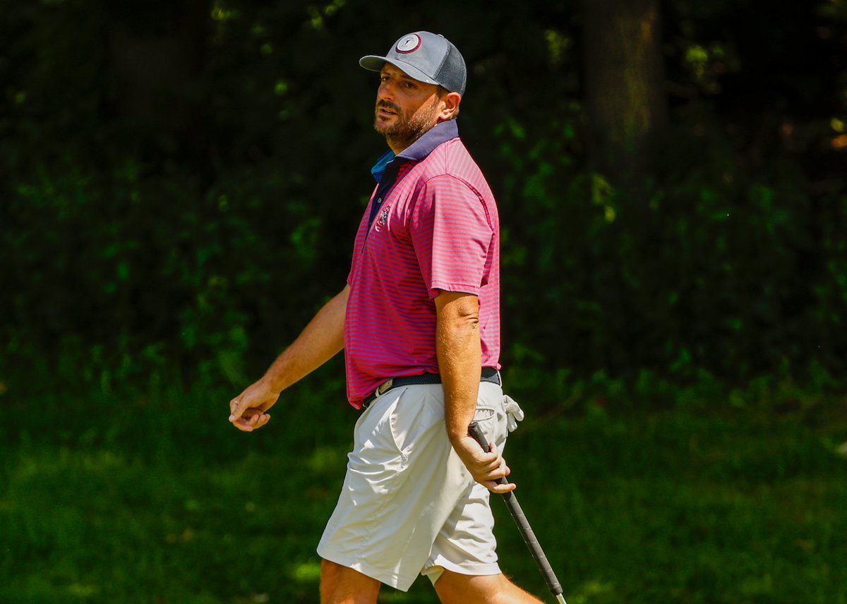 Jimmy Ellis, a 39yo landman from PA (now FL), showed up at #USAmateur with a recently re-shafted gap wedge shaft that was a half-inch too long (he subbed in a U-wedge) and had to buy balls/gloves from pro shop.

At 10 under, he's on way to being first mid-am medalist in 11 years.
