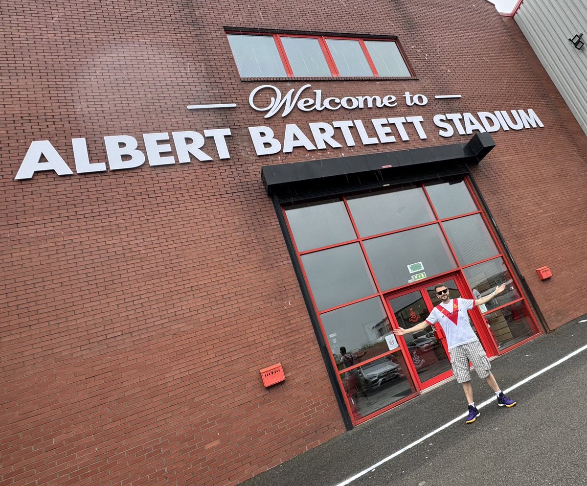 benwaterworth62's tweet photo. My Nan grew up over the fence of the @AirdrieoniansFC. A visit to Airdrie wasn’t complete without checking out where the team play now, and was made even more special when they invited me out on to the pitch and through the players tunnel.  A truly incredible moment

#BU13 https://t.co/4BTDqBeYiN