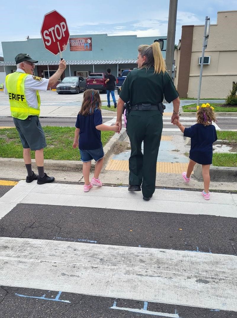 PolkCoSheriff's tweet image. We&apos;ve got those First Week o&apos; School Feels here in #Polk County! Every available deputy is out and about in our school zones, making sure the kiddos get to school safely. Have a great year, everyone! @PolkSchoolsNews 
#FDOS #AllTheFeels #ThisIsPolk