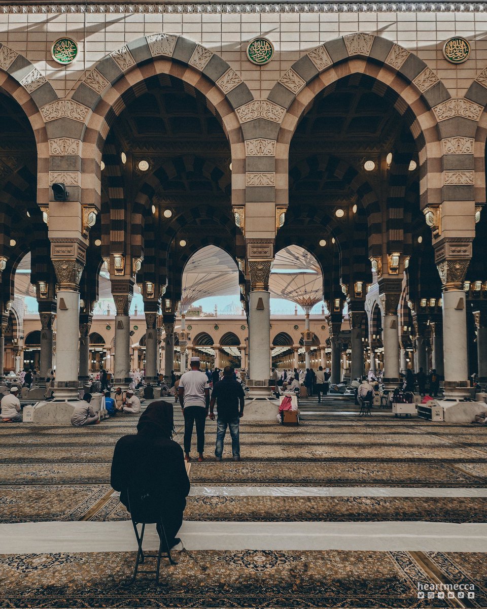 "ربّاهُ مَا ضاقَت وأنتَ رجَاؤنا
من حسبهُ مولاهُ كيفَ يخيبُ"