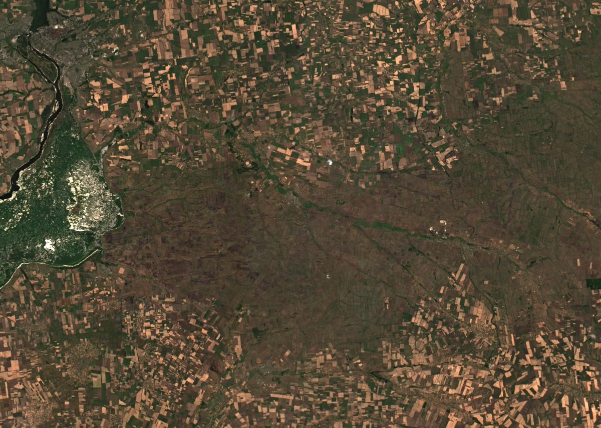 MJ_Cruickshank's tweet photo. About a year ago, I posted about how the frontline in Ukraine can be easily seen from space. 

Well, a year later, the brown scar of the so-called 'Grey Zone' can be seen even more clearly than ever. 

Hundreds of thousands of lives, millions of shells and billions of dollars have been ploughed into this line, through some of the most fertile lands in Europe, all because they dared to challenge Russian imperialism.  

Now more than ever, Ukraine deserves our support, so this great cost was not borne for nothing, and that one day, this brown scar can heal.