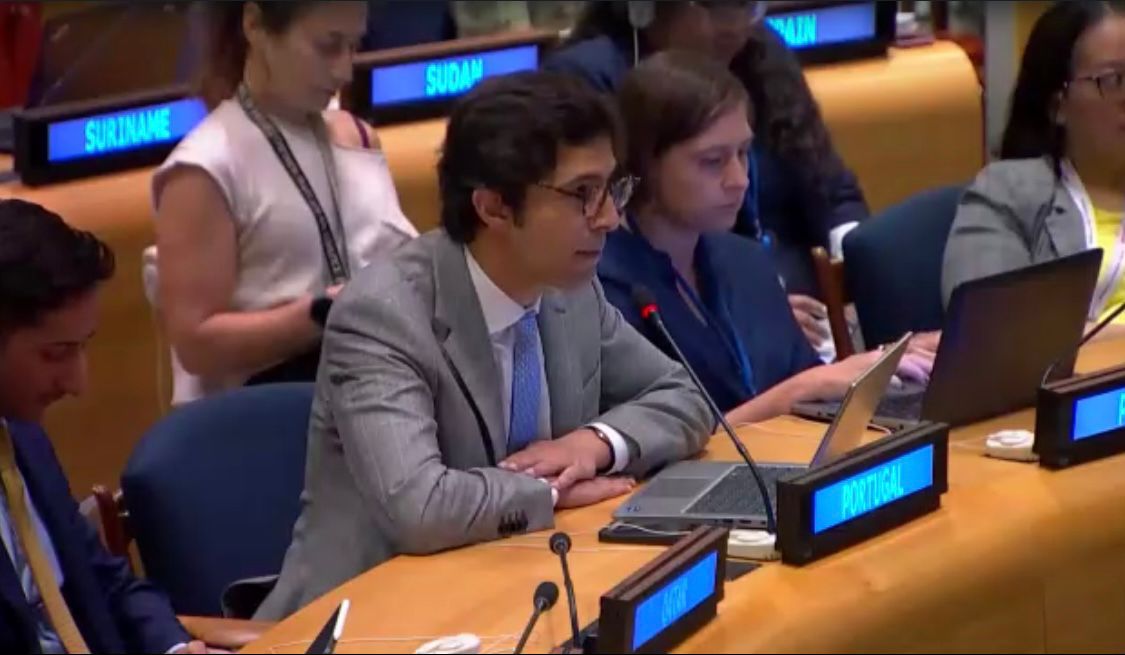 After 30 years of advocacy, today #UNGA adopted the #MVI by consensus.

The international community has achieved a common definition of structural vulnerability &amp; a tool to measure it.

Portugal was proud to cofacilitate this process with <a href="/ABNYOffice/">Antigua & Barbuda NY</a>. Multilateralism delivers!