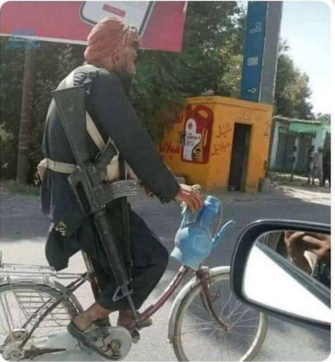 MitraBadakhsh's tweet image. نام طالب
لباس هندی
سلاح آمریکایی
دوچرخه‌ چینایی
آفتابه پاکستانی
مغز خر