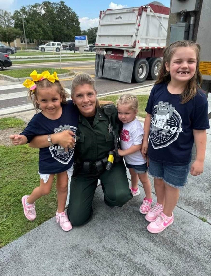 PolkCoSheriff's tweet image. We&apos;ve got those First Week o&apos; School Feels here in #Polk County! Every available deputy is out and about in our school zones, making sure the kiddos get to school safely. Have a great year, everyone! @PolkSchoolsNews 
#FDOS #AllTheFeels #ThisIsPolk