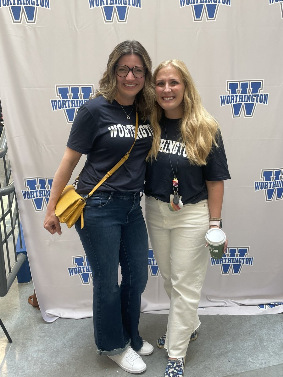 WoParkLibrary's tweet photo. Convocation 2024 #ItsWorthIt #ParkSharks #WorthingtonSchools https://t.co/L4hW6DJPLJ