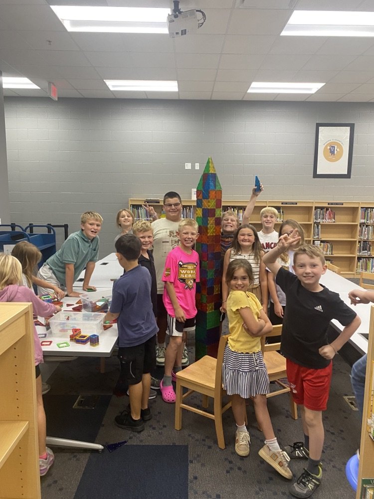 LeesburgBlazers's tweet photo. Some lucky 3rd graders had extra time in the library and used epic teamwork to build this tower! #ExperienceWCS https://t.co/cjLj7nDXVM