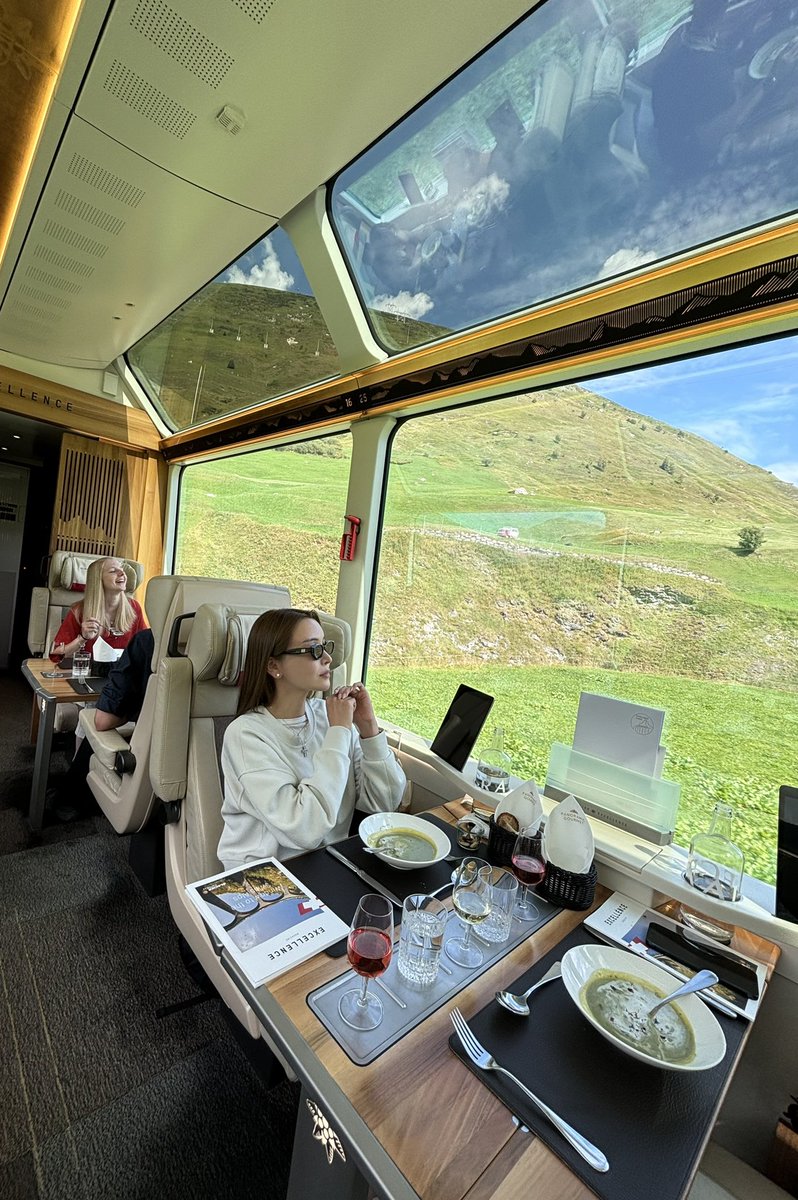 loveisaction45's tweet image. zermatt→st.moritz
#氷河急行
#glacierexpress
#excellenceclass
リアル世界の車窓から
人生のやりたいことリスト達成