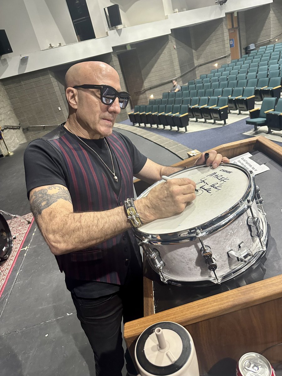 AprilGaydosh's tweet photo. Awesome message, incredible performance, and fun autograph signing sesh this morning by @AronoffOFFICIAL as we @jordandistrict jump start our 2024-25 school year! https://t.co/Qokc12iZhu