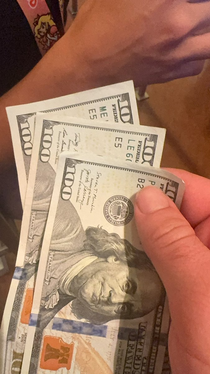 stevewilldoit's tweet photo. Went to airport with 5,000 cash . This is what I have left . I love giving people money .. I never smoked crack but I could imagine giving money out is like smoking crack . Addicting tbh . Fun . Love it https://t.co/IHMq8vIFs7