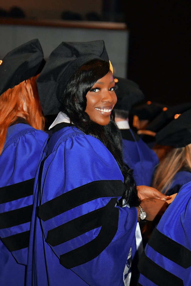 lawherlondon_'s tweet photo. So I did a thing … 👩🏾‍🎓⚖️

#LawSchoolGrad #Lawyer https://t.co/jxeeu7PN2y