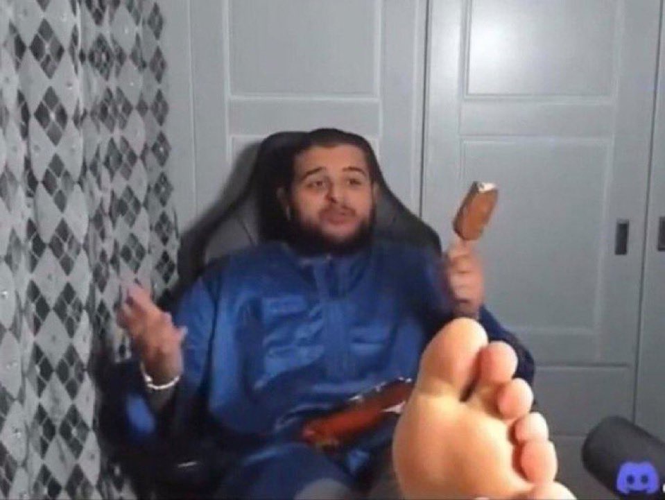 les darons sont au bled mes sœurs cuisinent pour moi jviens dme plaindre du manque de sel