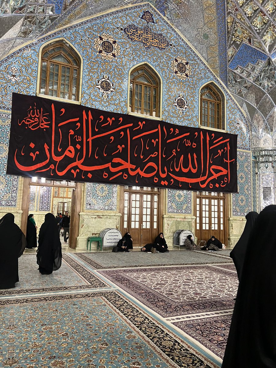 zoo7h1's tweet photo. وما هي الا سويعات واذا بالصمت قد حل بالمكان فالمكان هذا ليس بالحضره و الصمت كئيب لا يوجد الكثير من الناس فقط اخوتي واهلي وقد بدات الاحساس بالشوق من هذا الوقت 
امسكت هاتفي لكي اتحدث مع صديق الرحله واذا بدموعي تتسارع لتخبرها عن الشوق و الحنين لرائحه الحضره 💔😭 https://t.co/bbxGLzKPgt