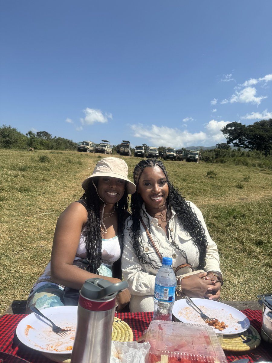 TinaWare's tweet image. Bucket list:
-safari in the Serengeti ✅
