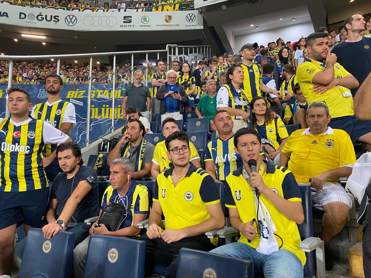 #ÜnifebCares projeleri kapsamında yürüttüğümüz "Görmezden Gelme" projesini Fenerbahçe - LOSC Lille maçında gerçekleştirdik.