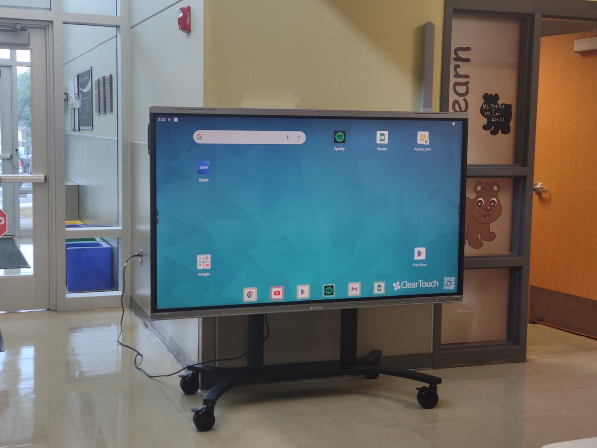 DrPenK's tweet photo. Quick Quiz: What time is it when you smell fresh wax, plastic from the lamination machine, and hot glue? Back to School Time! Better than a bottle of perfume!! The smells of reality hit me while checking on new @RaytownSchools administrators. They're ready!!
#ItsGettingReal https://t.co/UeNdTINk64
