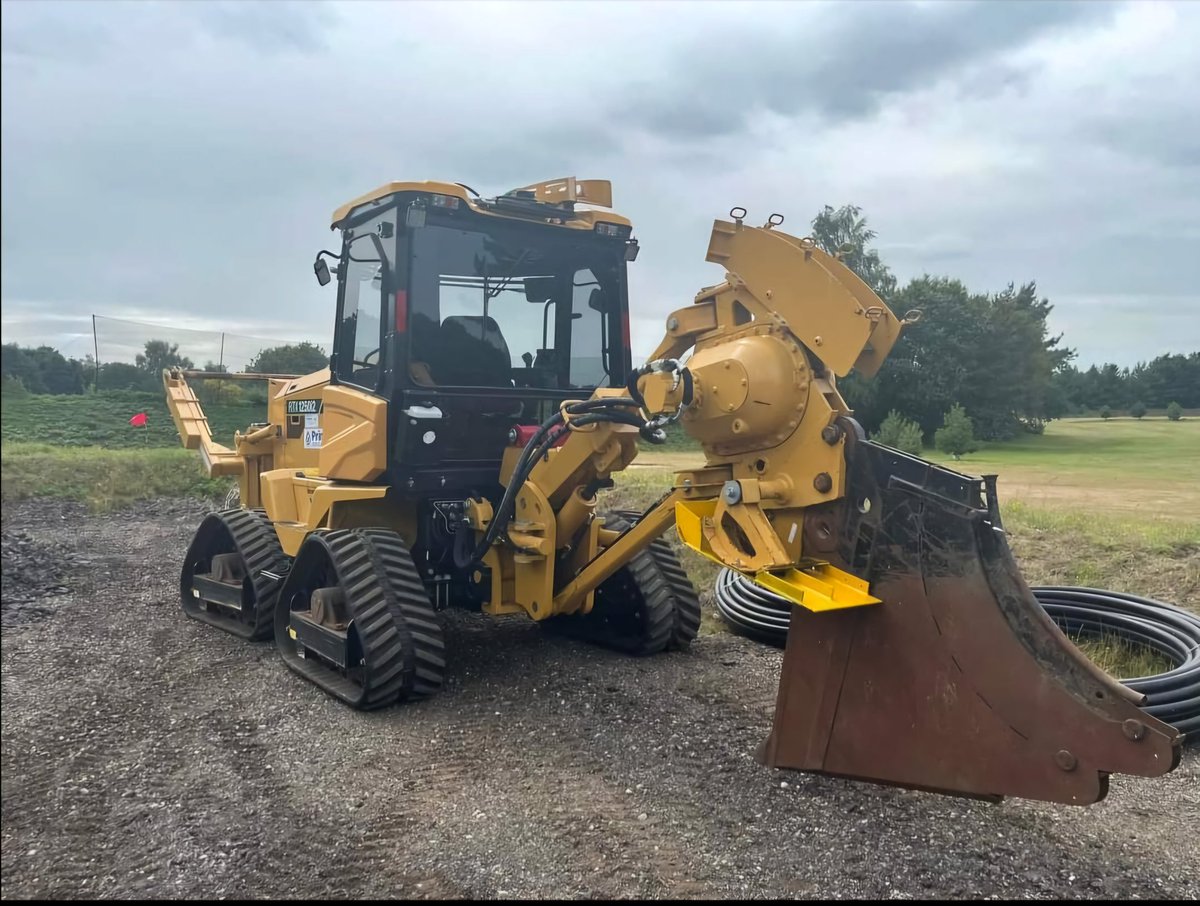 PrimeIrrigation's tweet photo. First job for our new machinery, mole plough of 400 mtrs of 95mm cable complete with over laying earth wire ๐๐ #primeirrigation #moleplough #golfcourserrigation #sportsturfirrigation #agriculturalirrigation #trackedmachine https://t.co/5IFq4HHcUK