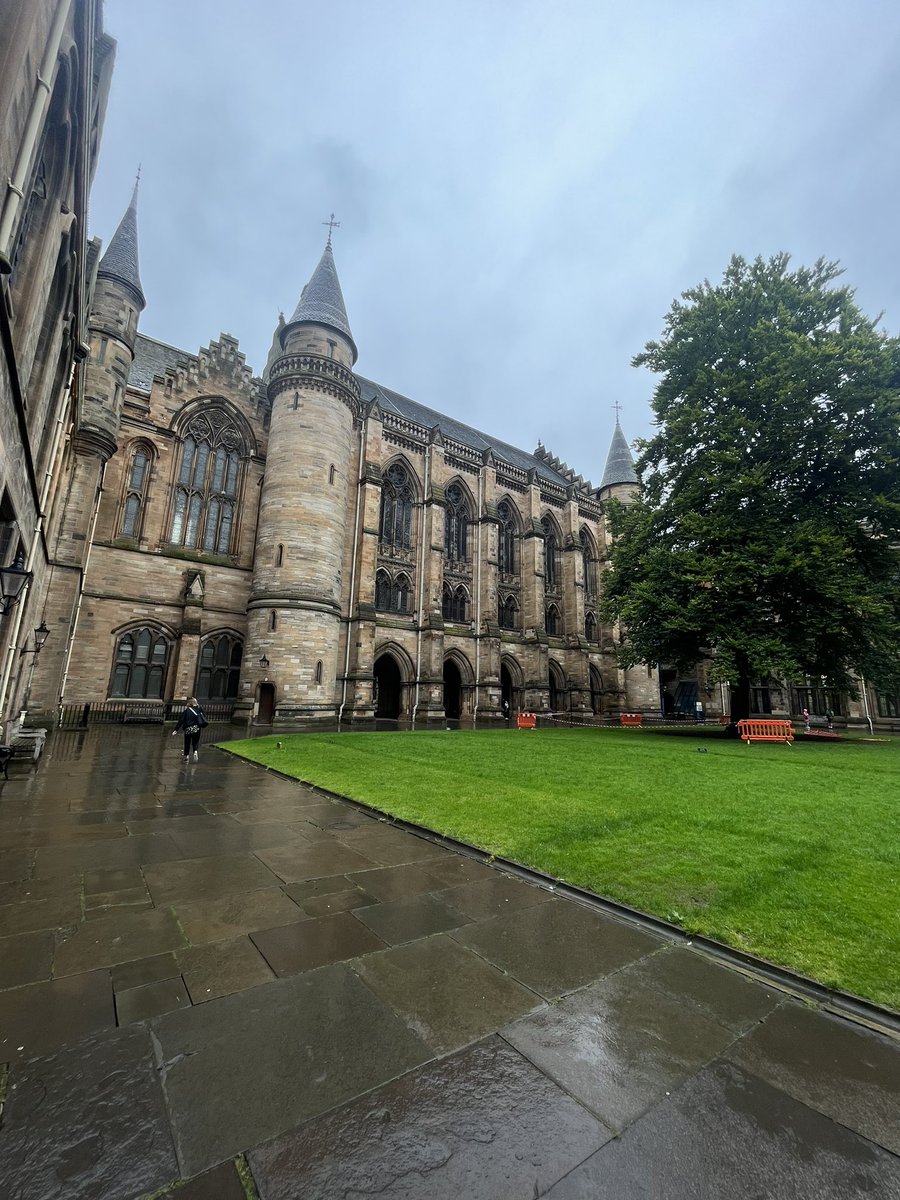 GaithSalama's tweet photo. University of Glasgow, founded in 1451
الجامعة عبارة عن تحفه معمارية https://t.co/rqBjRftlRW