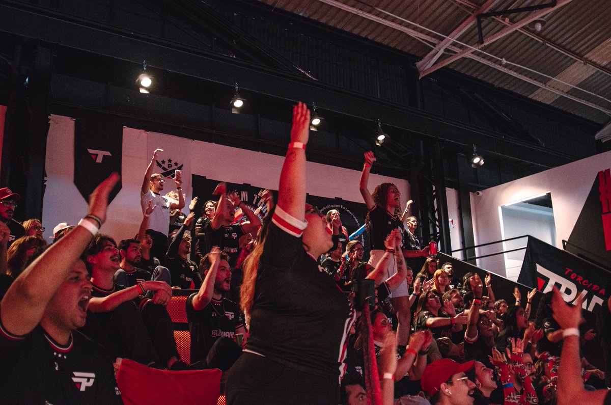 paiNGamingBR's tweet image. PQ NINGUÉM TORCE COMO A GENTE 📢

bora de dropar vagas pra 40 paiNzetes colarem em casa no domingo torcer com a gente na Final Upper do CBLOL vs. VKS! 

spam de #GOpaiN = + chances

regras na reply 👇