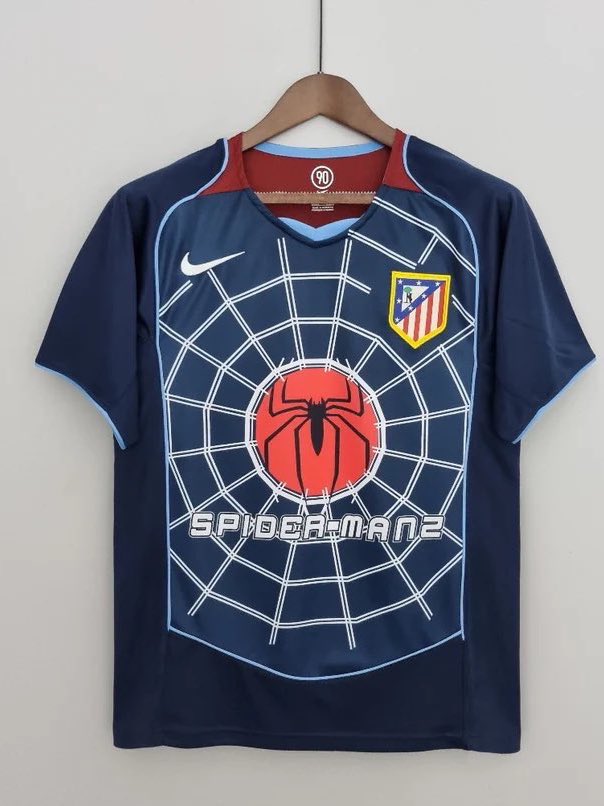 ¡Sorteo especial por el fichaje de Julián Álvarez! 🕷️🤟🏻

Sorteamos una camiseta retro del Atlético de Madrid. 

1. Seguir a <a href="/gamedayzoneshop/">𝐺𝐴𝑀𝐸 𝐷𝐴𝑌 𝑍𝑂𝑁𝐸 ⚽️🏟️</a> y <a href="/lavozdelfutbol2/">LA VOZ DEL FÚTBOL</a> 
2. RT a este tweet.
3. Menciona a dos personas.

El sorteo durará hasta el lunes 19 a las 22:00. ¡Mucha suerte! 🍀