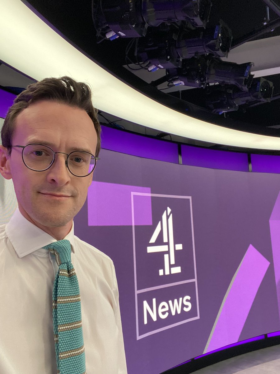 Tonight at 7pm I’ll pop up on two Channel 4s at once. 

Tune in for <a href="/Channel4News/">Channel 4 News</a> from Leeds and look out for me on <a href="/S4C/">S4C 🏴󠁧󠁢󠁷󠁬󠁳󠁿</a> #Heno. 

Achlysur anarferol — A rare thing probably never to be repetated!