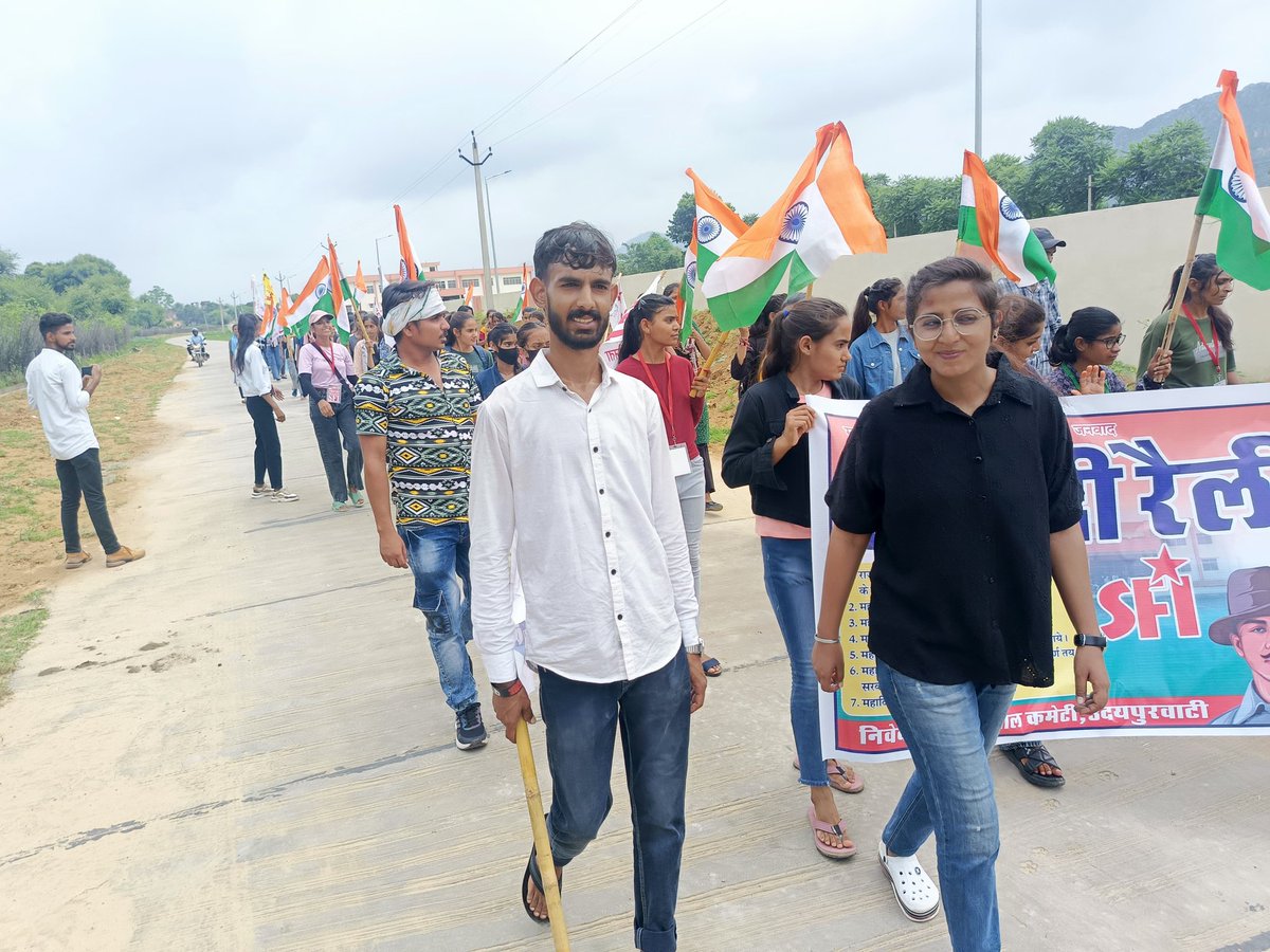 BableshVerma9's tweet photo. #आज़ादी_रैली #Azadi_Rally ✊🇮🇳
SFI उदयपुरवाटी (नीमकाथाना) में आज़ादी रैली का आयोजन कर छात्र संघ चुनाव बहाल करवाने , महाविद्यालय की भूमि से अतिक्रमण हटाने सहित 8 सूत्री मांगों को लेकर एसडीएम को ज्ञापन दिया गया।
@SFIRajasthan
@SFI_CEC
#freeexpressionmatters https://t.co/8s8CCPepN9