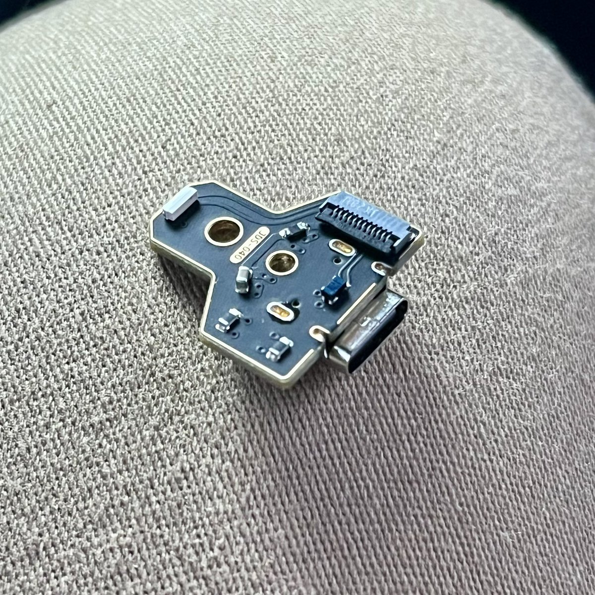 gamepad_la's tweet photo. See what I got today, it’s a modified type-C board for Dualshock 4. #dualshock #typec #diy https://t.co/siUBaDQtBa