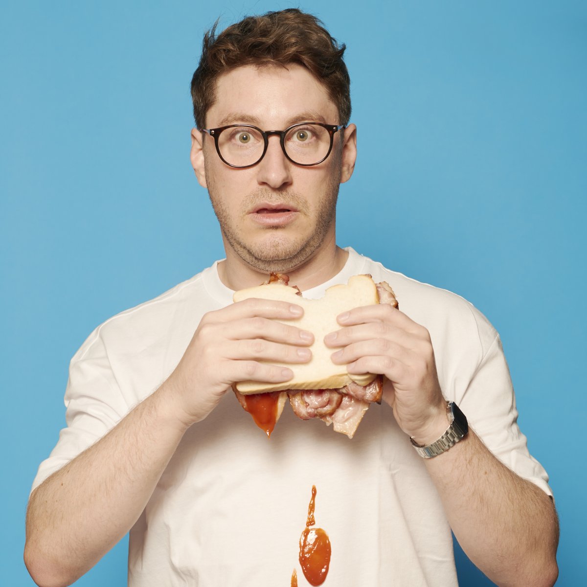 JewishRen's tweet image. The Worst Jew ★★★★ – Quick-witted Brit @DavidEllisActor takes audiences on a personal journey via identity, self-discovery and a very un-PC pudding.

Currently running at @EdFringe. Catch it at @LHComedy until 18 Aug and read our review on the JR blog:
jewishrenaissance.org.uk/blog/david-ell…